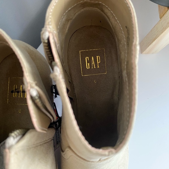 (SOLD) Gap Suede Ankle Boots - Picture 4 of 14